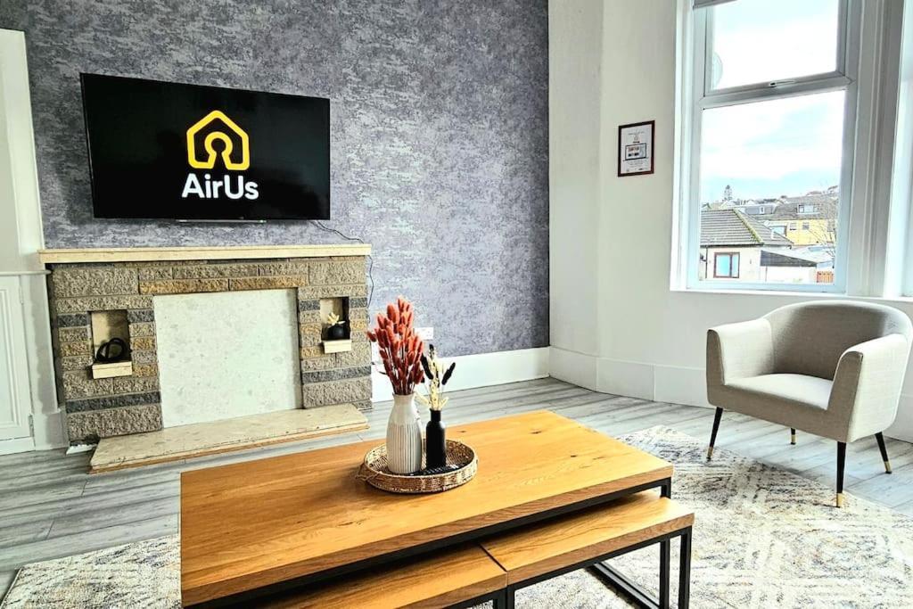 Spacious Haven With Free Parking Glasgow Exterior photo