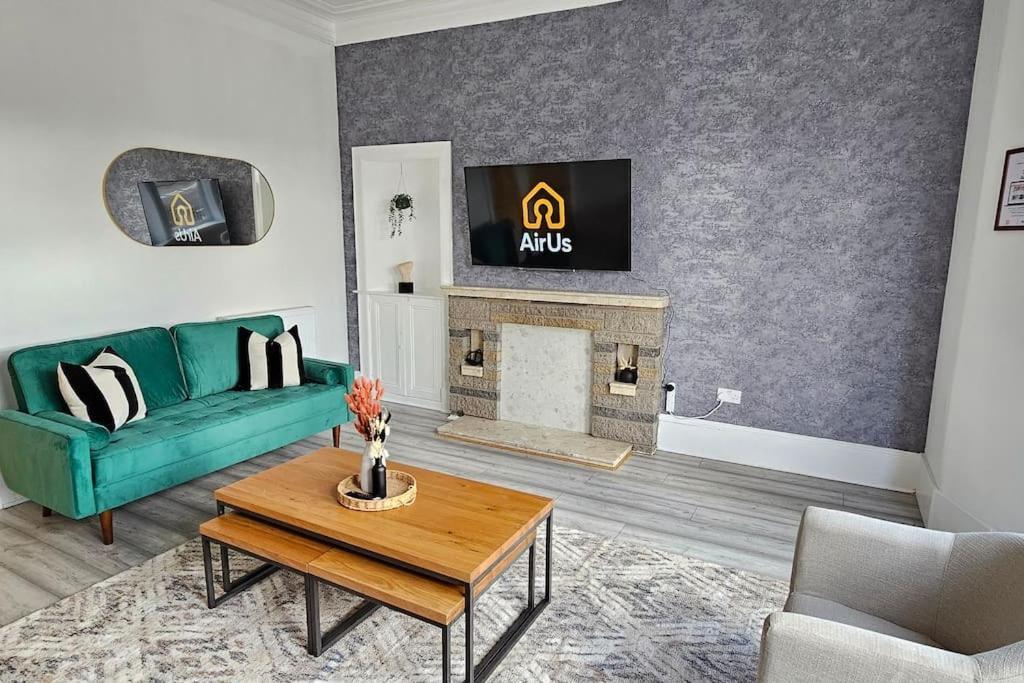 Spacious Haven With Free Parking Glasgow Exterior photo