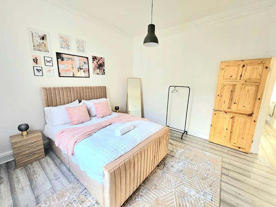 Spacious Haven With Free Parking Glasgow Exterior photo