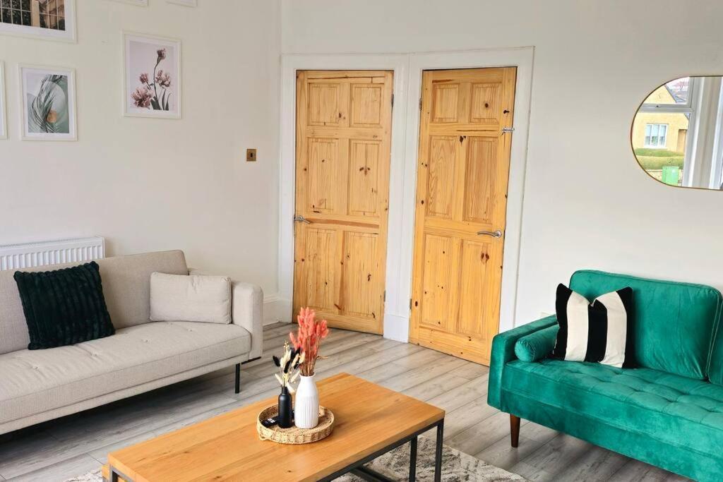 Spacious Haven With Free Parking Glasgow Exterior photo