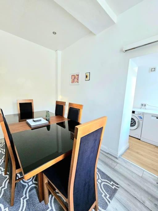 Spacious Haven With Free Parking Glasgow Exterior photo