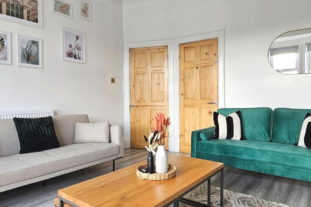 Spacious Haven With Free Parking Glasgow Exterior photo