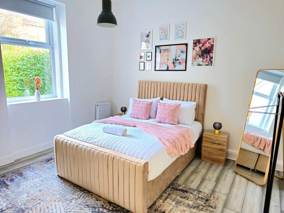 Spacious Haven With Free Parking Glasgow Exterior photo